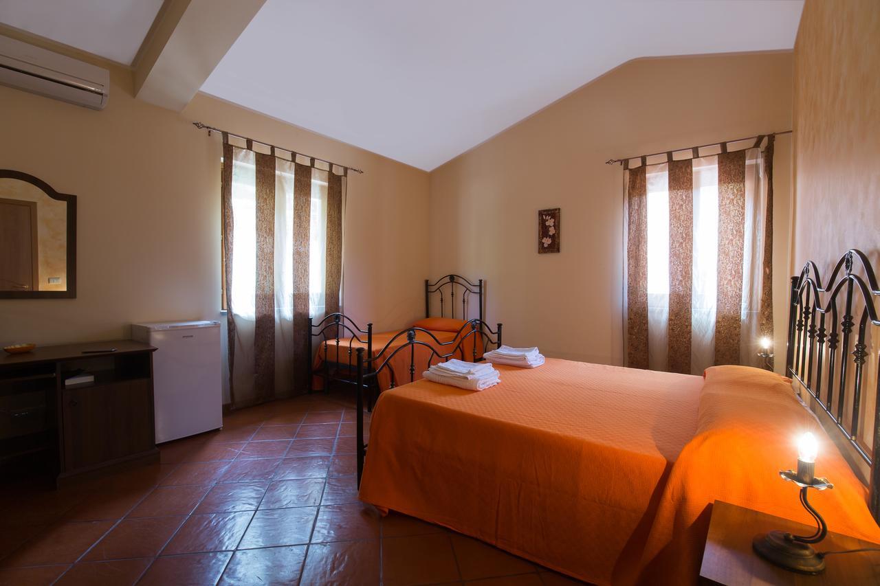 Villa Turismo Rurale Il Sole Sant'Angelo di Brolo Zimmer foto